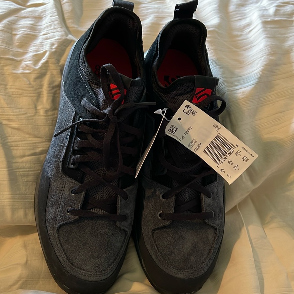 New in box, Five Tennie black and gray